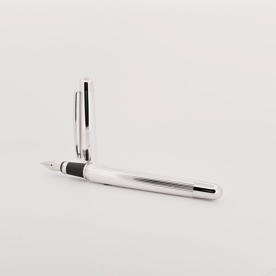Otto Hutt Design 02 Fountain Pen - Pinstripe 2nd Grade