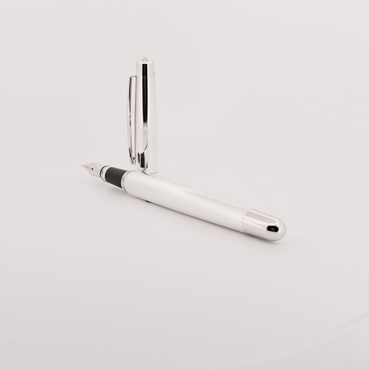 Otto Hutt Design 02 Fountain Pen - Pinstripe 2nd Grade