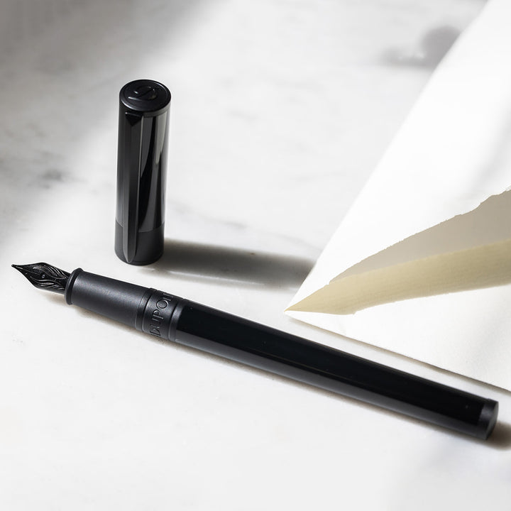 S.T. Dupont Initial Fountain Pen Balck And Black Matte