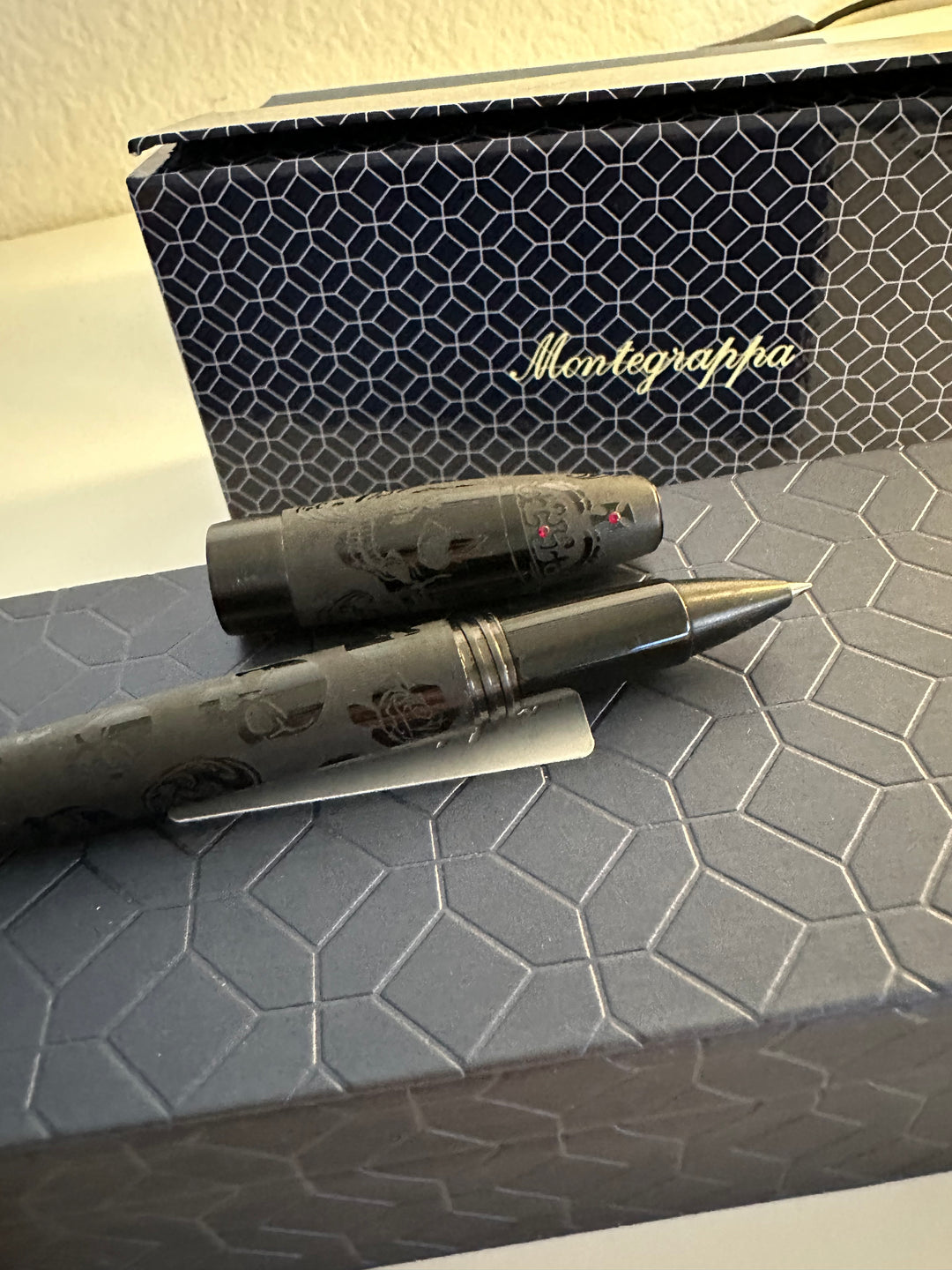 Montegrappa Fortuna Crowned Skull Metal Roller Black