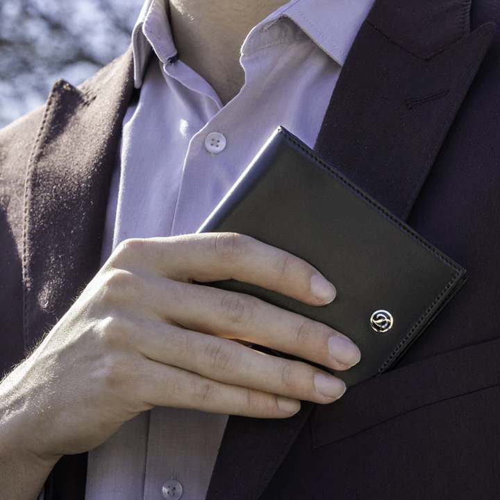 S.T. Dupont Line D Black Smooth 8 Credit Card Wallet