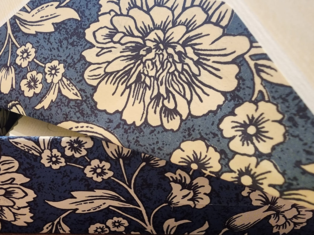 Rossi 1931 Italian Stationery Blue Floral Flat cards and Envelopes  3.33" x  5.12" (10ct.)