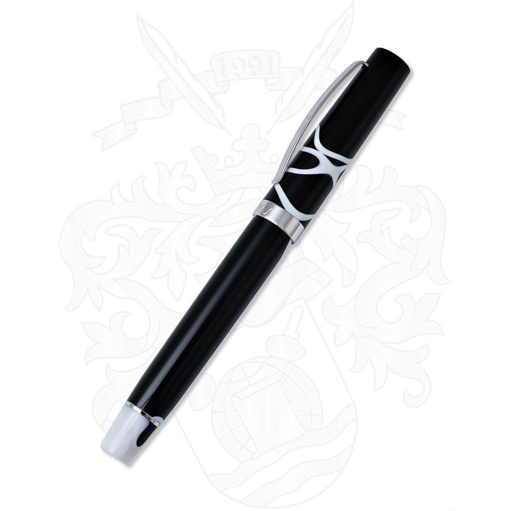 Molted White and Black_img02