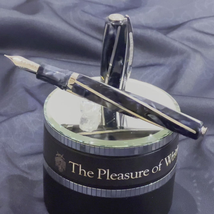 Visconti Divina Elegance Oversize Imperial Blue - Fountain Pen