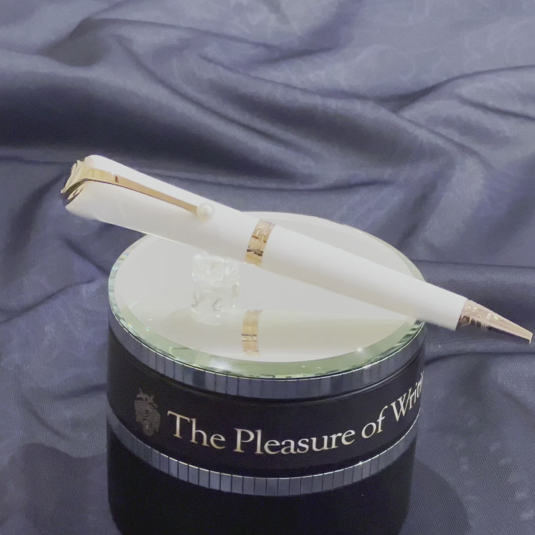 Montblanc Muses Marilyn Monroe Special Edition Pearl Ballpoint