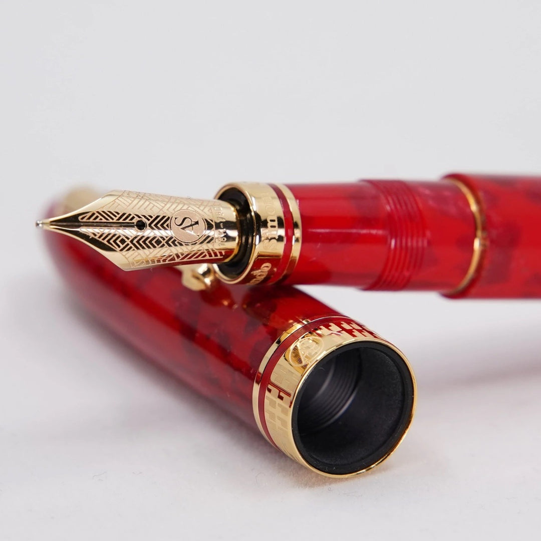 ASC Ogiva Medio Rosso Magma fountain pen - Gold Trim