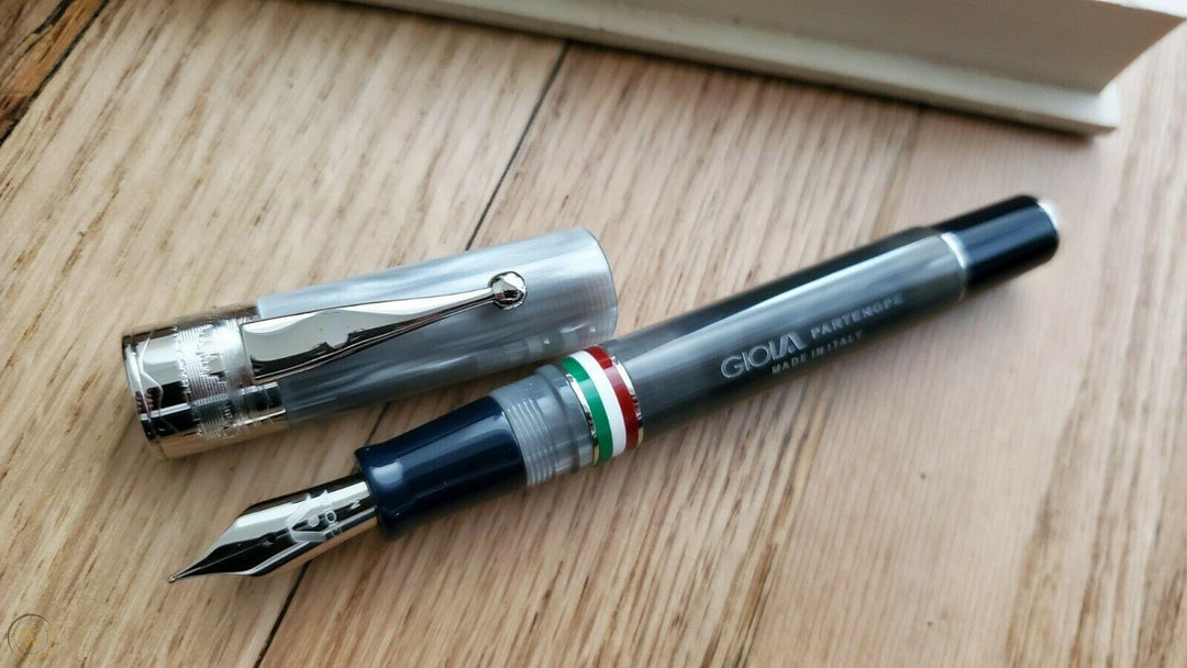 Gioia Partenope Fountain Pen - Madreperla Grey Pearl