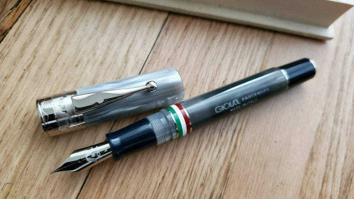 Gioia Partenope Fountain Pen - Madreperla Grey Pearl
