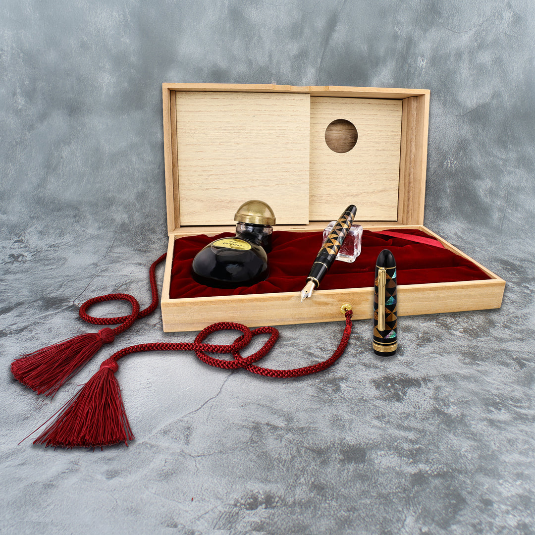Platinum President Urokomon Raden Urushi Fountain Pen