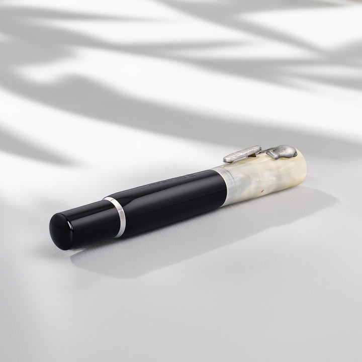 Delta Planet Collection – Animals Fratelli Minori Orso (Bear) Fountain Pen