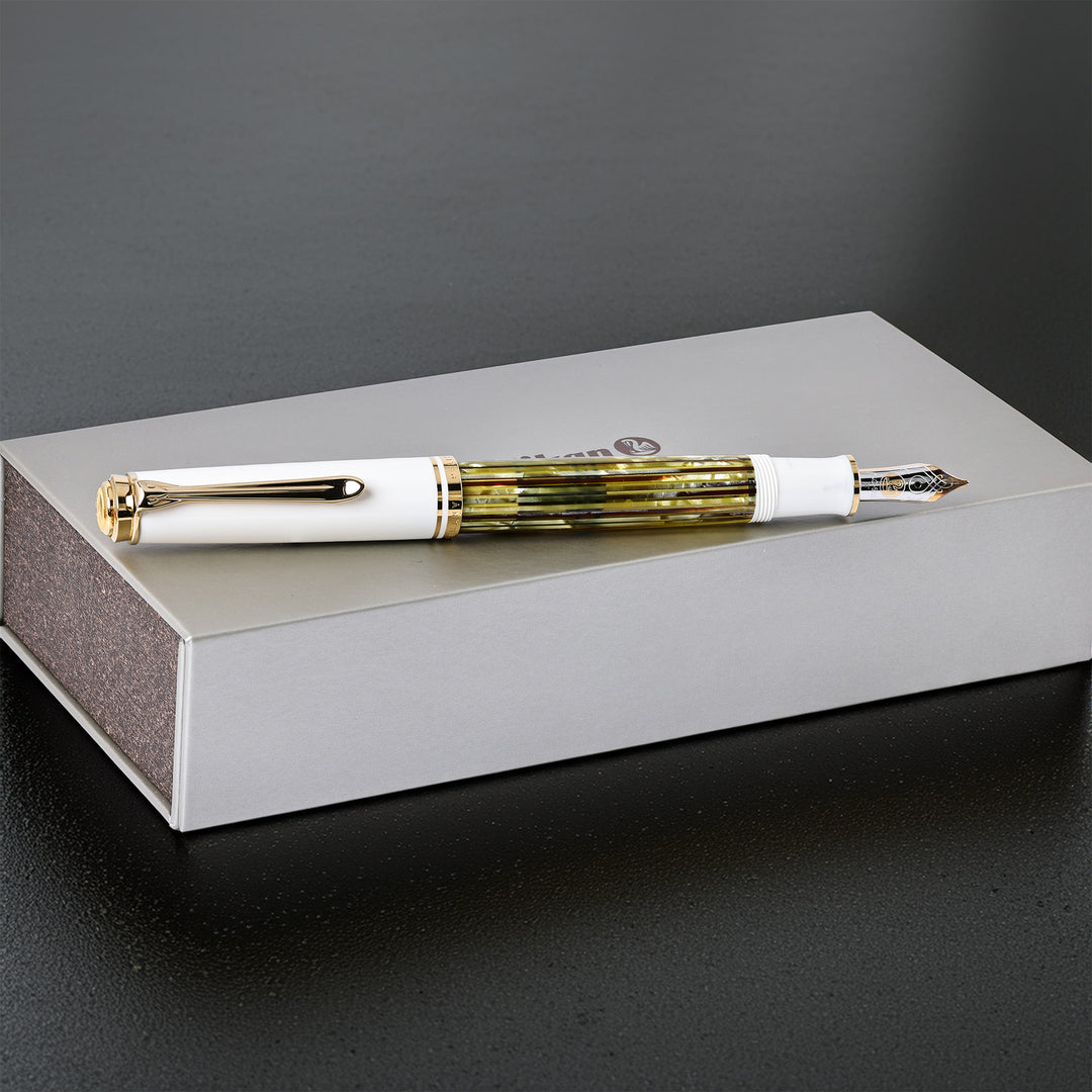 Pelikan Souverän M400 Tortoiseshell And White Fountain Pen