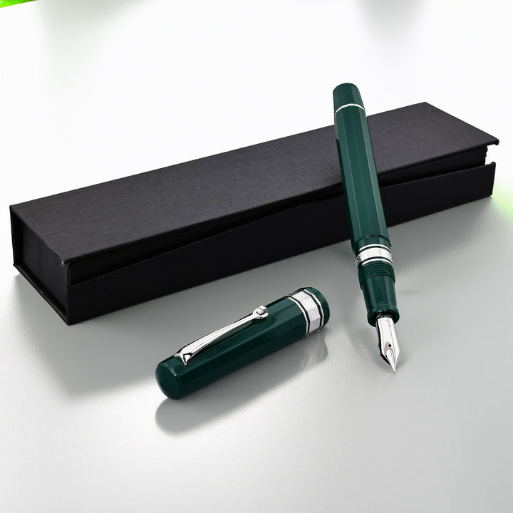 Omas Arte Italiana Milord Mid Size Green Fountain Pen